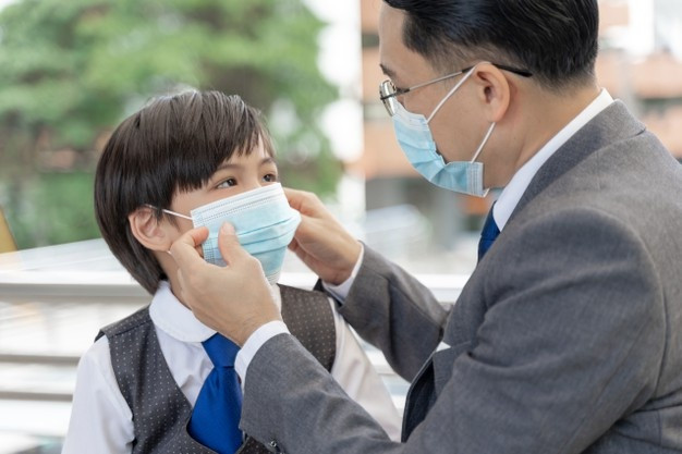 Hal yang Perlu Diajarkan Orang Tua Mengenai Varian Omicron pada Anak-Anak